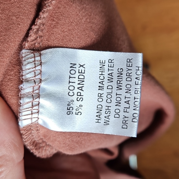 Akira Sleeveless Top [size L] - Picture 3 of 4